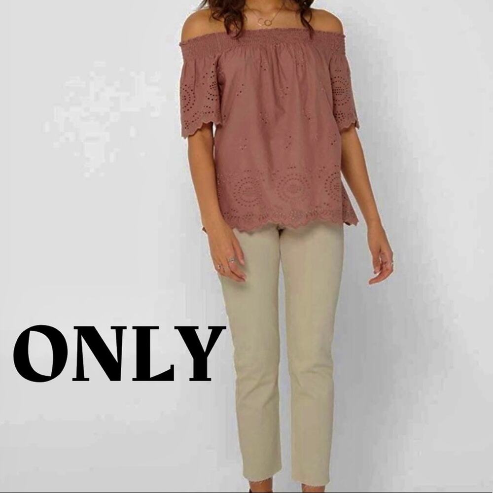 ONLY Off Shoulder Lace Petals Top. Size 8